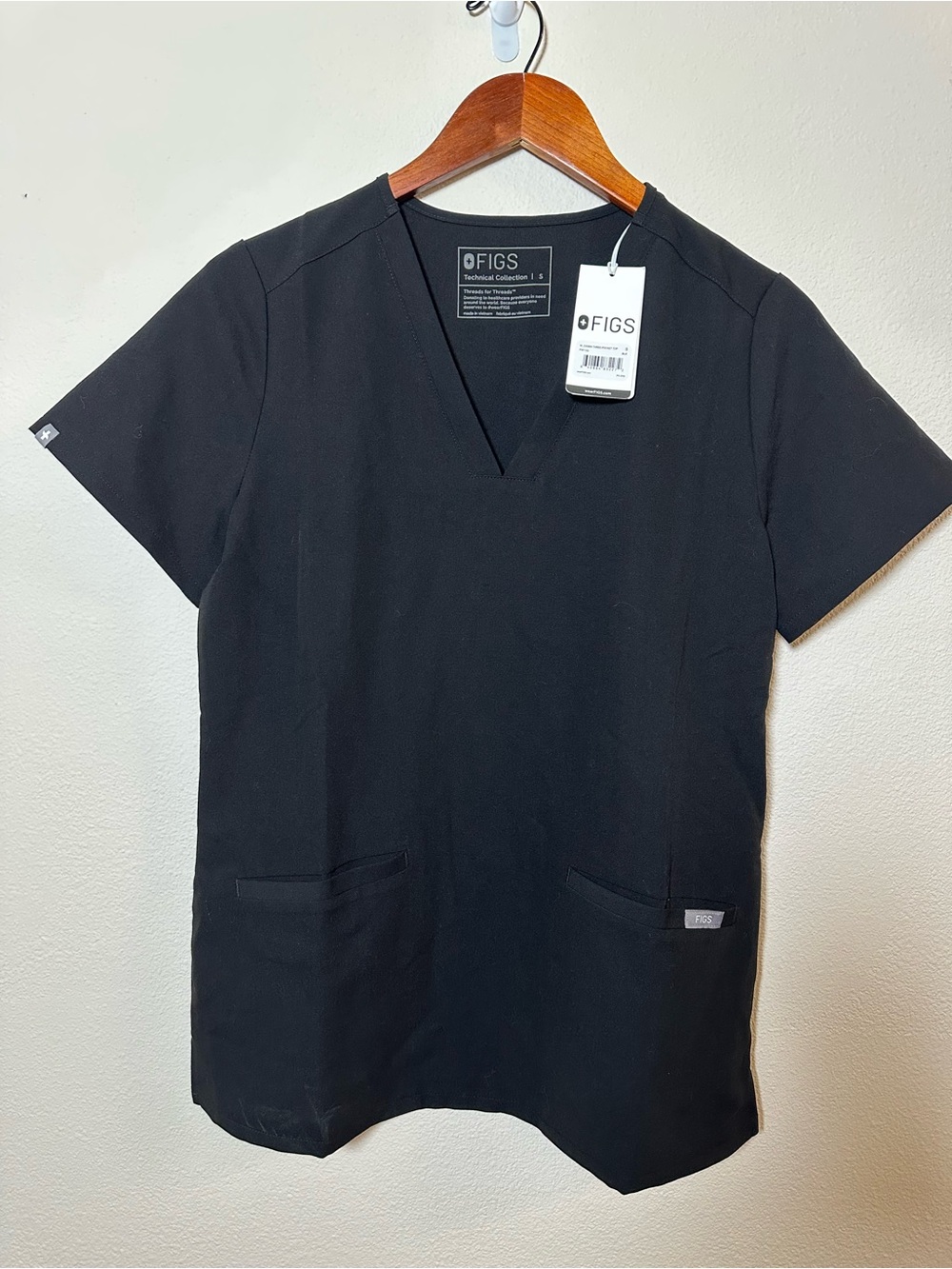 FIGS Women’s Black V-Neck Scrub Top